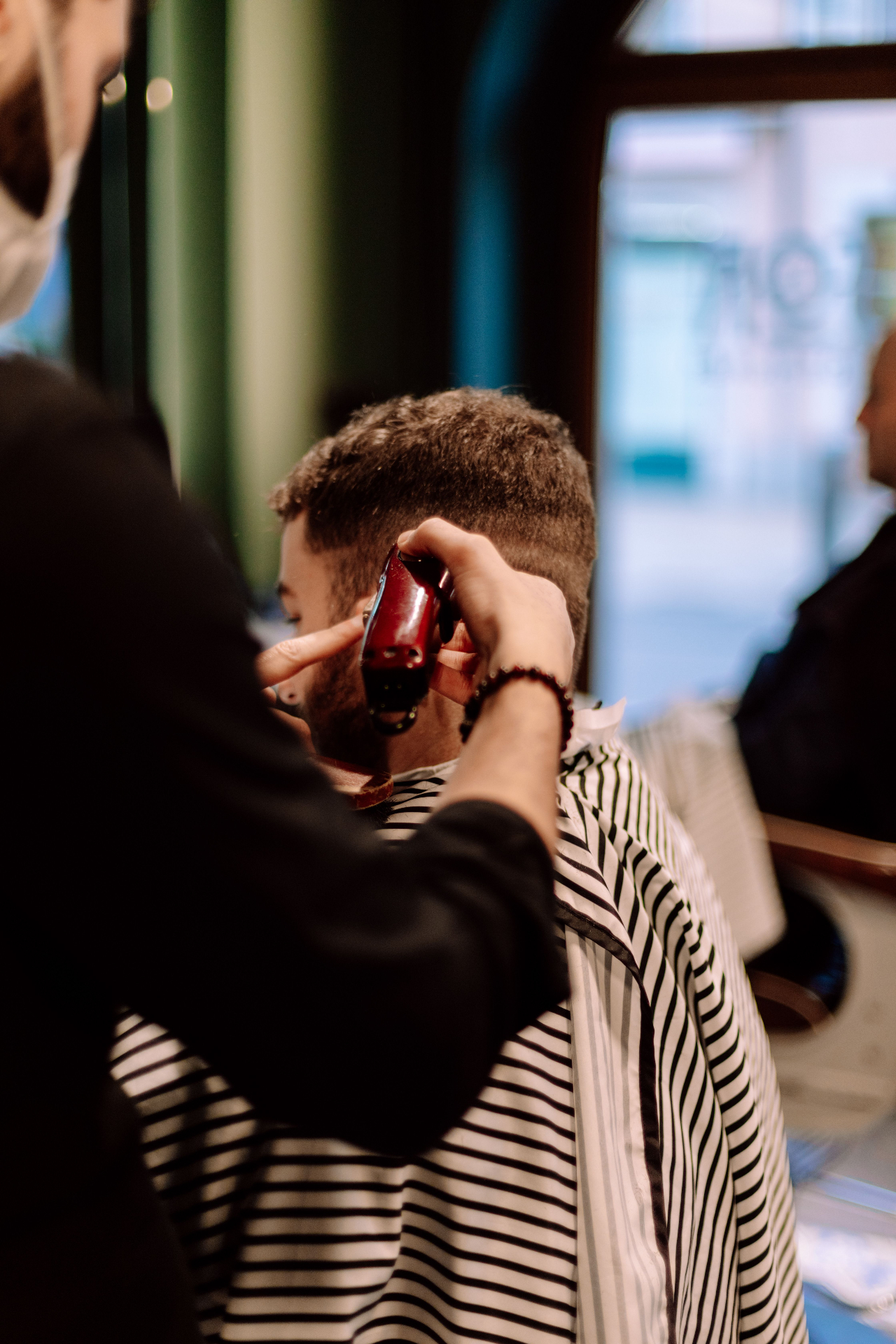 Clipper work at the chair